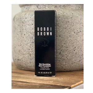 Bobbi Brown • Skin Nourishing Glow Foundation • “Warm Porcelain”